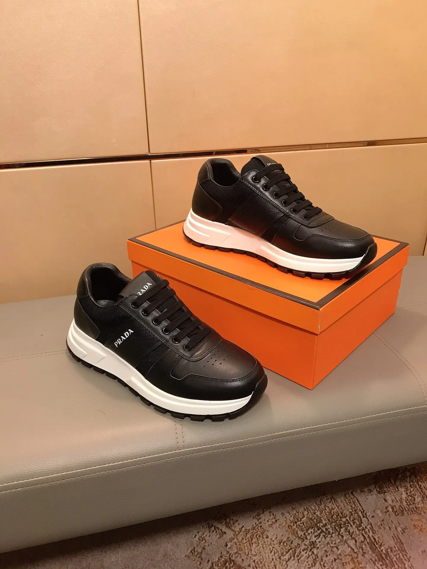Ex-factory price 400 👟👟【PRADA】Prada's new men's fashion sports and casual shoes🇨🇳High-end boutique💯Exquisite details, uppers made of cowhide + breathable fabrics, pigskin lining🌶🌶Lightweight, wear-resistant and non-slip original outsole, comfortable to wear🎋Classic craftsmanship, fine workmanship, worth owning Code number: 38-44